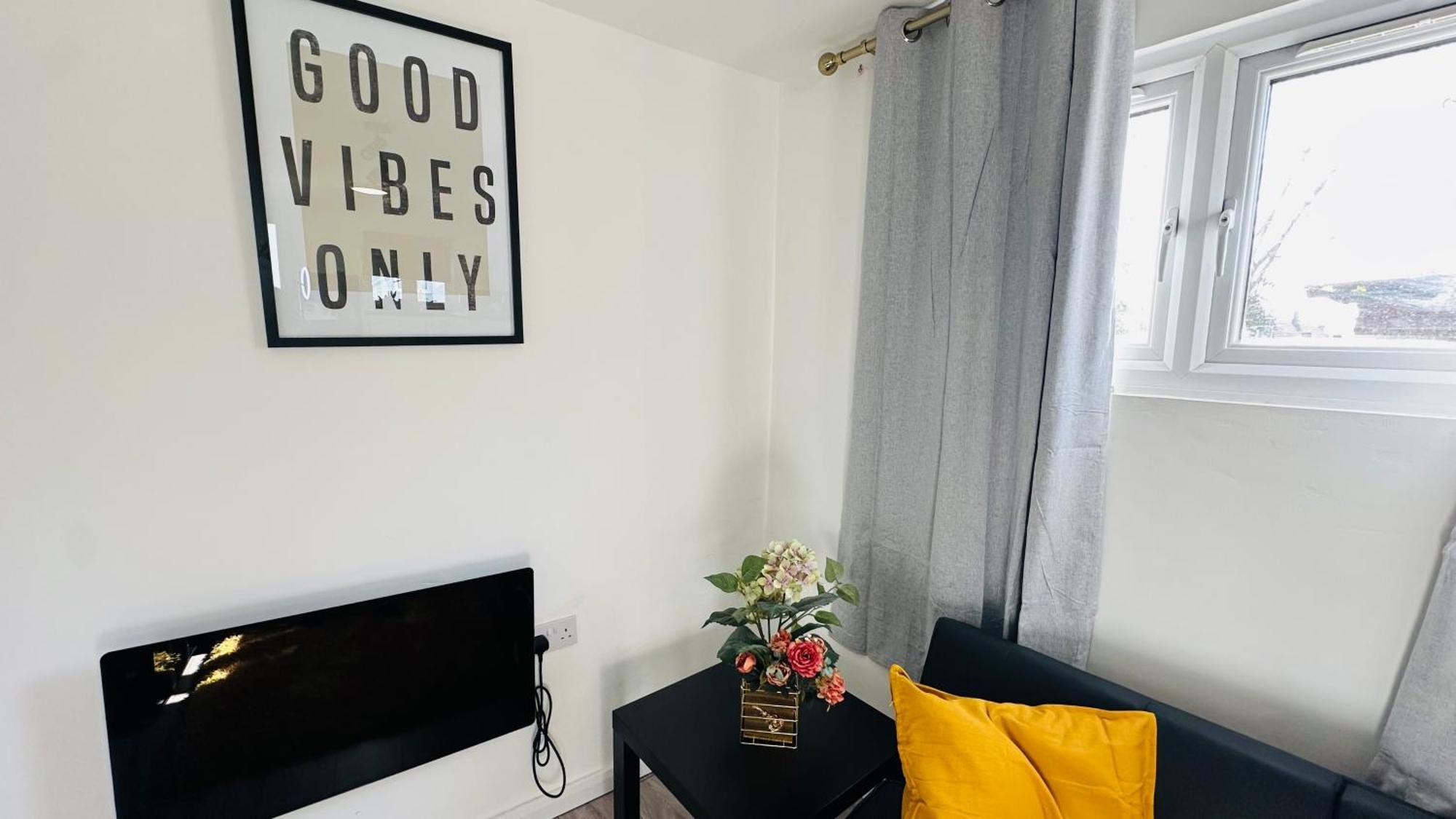 Appartamento Cosy And Comfy Londra Esterno foto